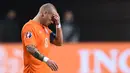 Gelandang Belanda, Wesley Sneijder terlihat sedih usai takluk dari Ceska 2-3 pada laga kualifikasi Piala Eropa 2016 di Stadion Amsterdam Arena, Belanda, Rabu (14/10/2015). Belanda gagal melaju ke Piala Eropa 2016. (AFP Photo/Emmanuel Dunand)