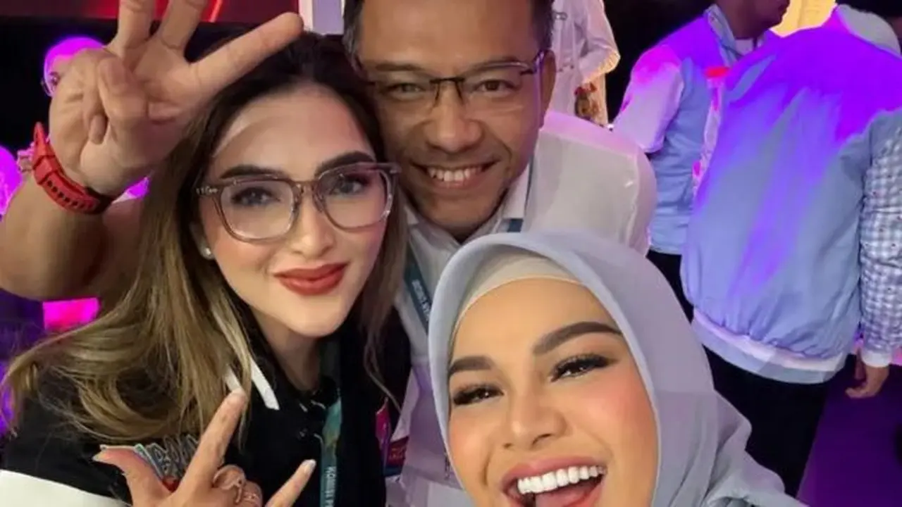 Anang dan Aurel Hermansyah [@aurelie.hermansyah/@krisdayantilemos]