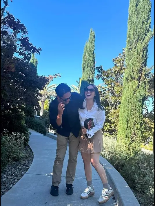 Melihat di kolom komentar, kehadiran anak pertama pasangan ini juga disambut gembira dan ucapan selamat dari teman artis. [Instagram/ririnekawati]