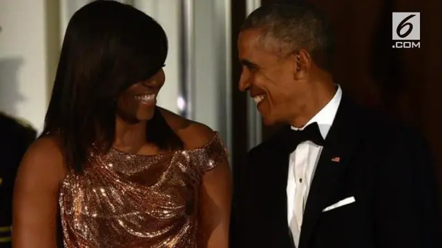 Michelle Obama mengungkap bahwa suaminymengenakan tuksedo dan sepatu yang sama selama delapan tahun -- dan tak ada satu orang pun yang tahu.