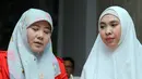 "Suami saya adalah alumni 212, dia cerita kepada saya bagaimana terharu dan bahagia melihat Islam bersatu. Itulah yang melatarbelakangi saya dan suami dalam mensuport film ini," kata Oki Setiana Dewi. (Deki Prayoga/Bintang.com)