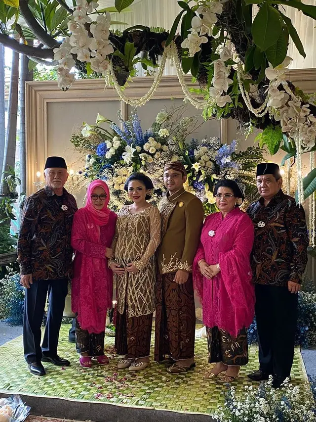 Danny Rukmana dan Raiyah Chitra Caesaria menggelar mitoni. (Instagram/ princessraiyah)