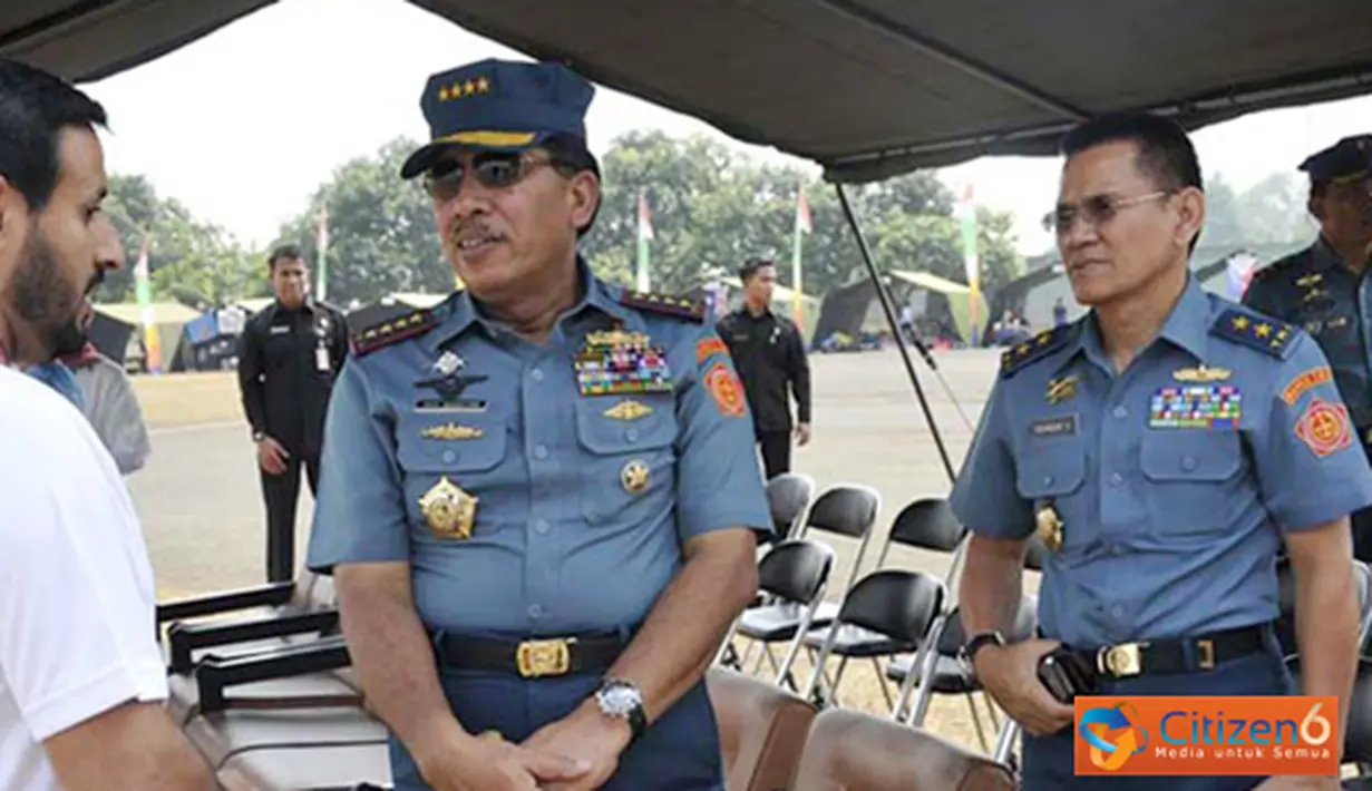 Citizen6, Jakarta: Selain para pejabat teras TNI, turut juga mendampingi Panglima TNI, Presiden Parachuting CISM dalam Kejuaraan Terjun Payung Militer Indonesia Terbuka. (Pengirim: Badarudin Bakri).