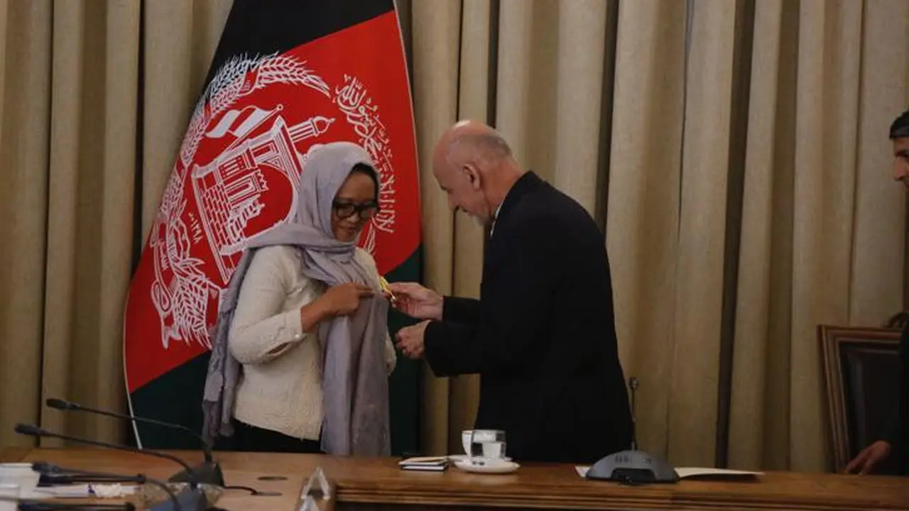 Menteri Luar Negeri RI Retno Marsudi menerima penghargaan berupa bintang kehormatan Malalai dari pemerintah Afghanistan.