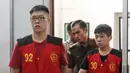 Delapan WN Taiwan terdakwa kasus penyelundupan sabu seberat satu ton saat tiba di PN Jakarta Selatan, Kamis (19/4). JPU menuntut para terdakwa dengan hukuman mati. (Liputna6.com/Herman Zakharia)
