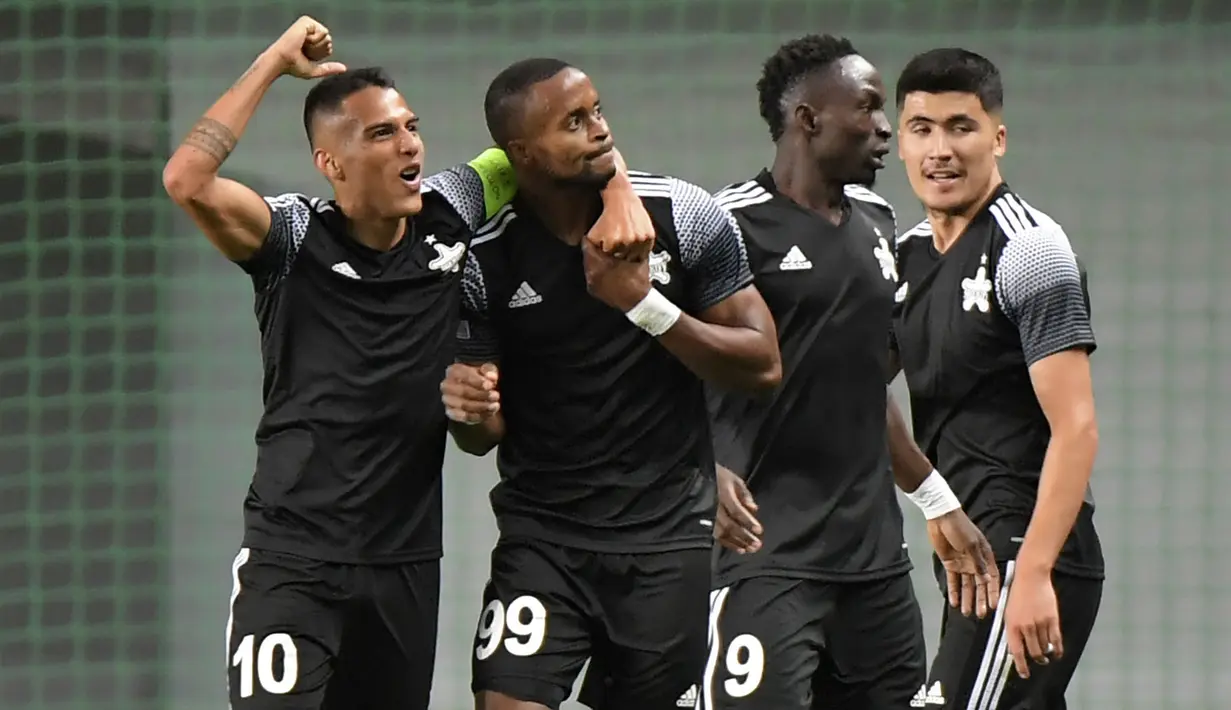 Klub asal Moldova, Sheriff Tiraspol juga hadirkan kejutan di matchday pertama Liga Champions 2021/2022. Mereka sukses mengalahkan tim unggulan Shakhtar Donetsk dengan skor 2-0 di laga debutnya. (AP/str)