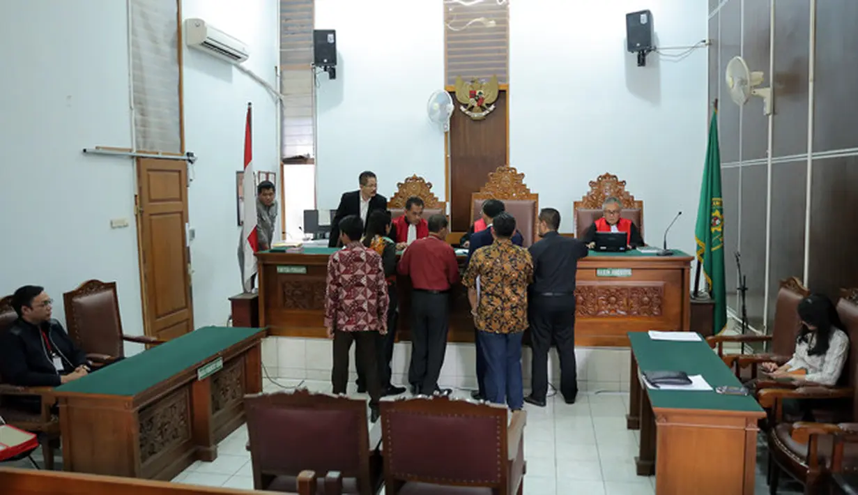 Majelis hakim menyarankan Tessa Kaunang dan Sandy Tumiwa untuk mediasi. Bahkan, salah satu hakim ditunjuk sebagai mediator. Sandy resmi mendaftarkan gugatan perdata hak asuh pada sejak 30 Januari 2018 silam. (Deki Prayoga/Bintang.com)
