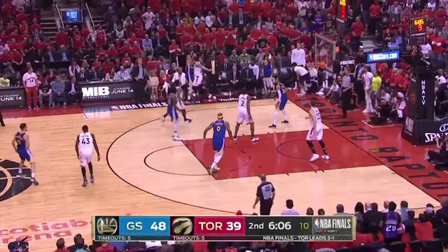 Berita video aksi dari pemain terbaik dan terbanyak mencetak poin pada game 5 Final NBA 2019, Stephen Curry.