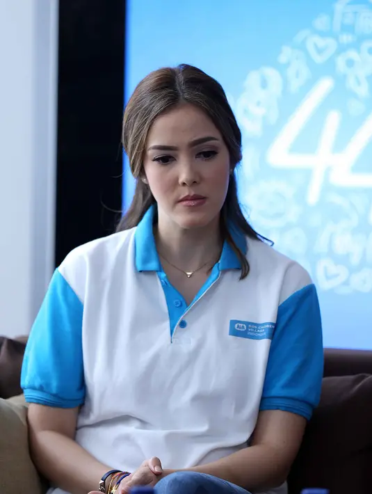 "Saya mempertahankan pernikahan ini karena saya tidak percaya dengan perceraian. Kemudian dalam agama saya hal itu dilarang dan gak mengenal hal tersebut," ucap Cathy Sharon ditemui Bintang.com, di Kemang, Jaksel, Rabu (31/8). (Nurwahyunan/Bintang.com)