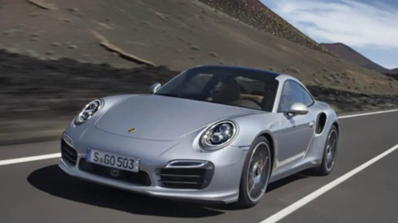 Porsche 911 Turbo (Autoexpress)