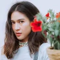 Pemilik nama lengkap Dian Paramita Sastrowardoyo ini mulai terkenal berkat perannya sebagai Cinta dalam film ‘Ada Apa Dengan Cinta?’ pada 2002 silam. (Liputan6.com/IG/@therealdisastr)