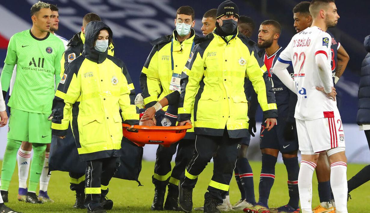 Cedera Neymar ini juga membuat PSG khawatir lantaran mereka harus bersiap menghadapi lanjutan Ligue 1 dan duel akbar melawan Barcelona pada 16 besar Liga Champions di bulan Februari mendatang. (AP/Thibault Camus)