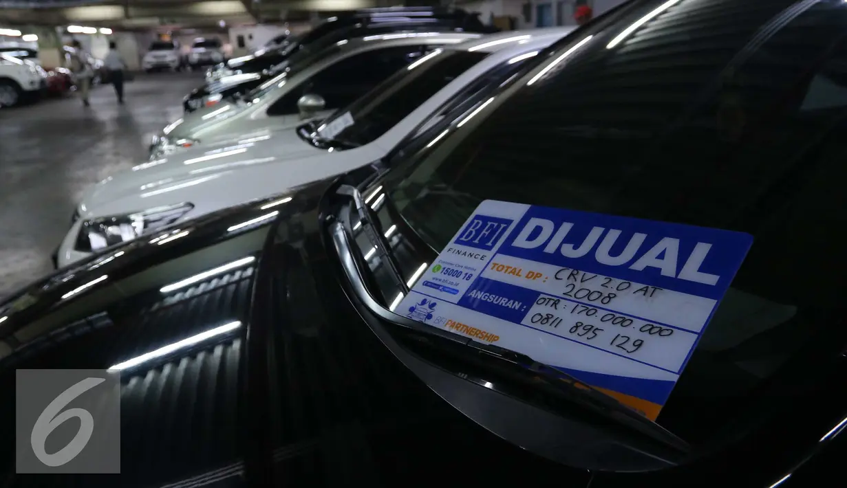 Penurunan penjualan mobil bekas diakui oleh pedagang karena banyaknya mobil baru dengan harga jual yang murah dan diskon besar, Jakarta, Kamis (6/10). (Liputan6.com/Angga Yuniar)