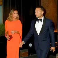 John Legend dan Chrissy Teigen (FOTO: Splashnews)