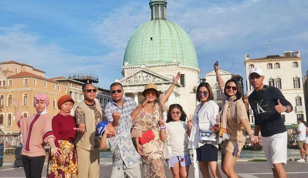 Krisdayanti dan Raul Lemos