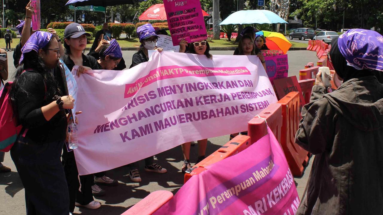 FOTO: Aksi Peringatan HAKTP Serentak Serukan Perlindungan Perempuan dan Aktivis