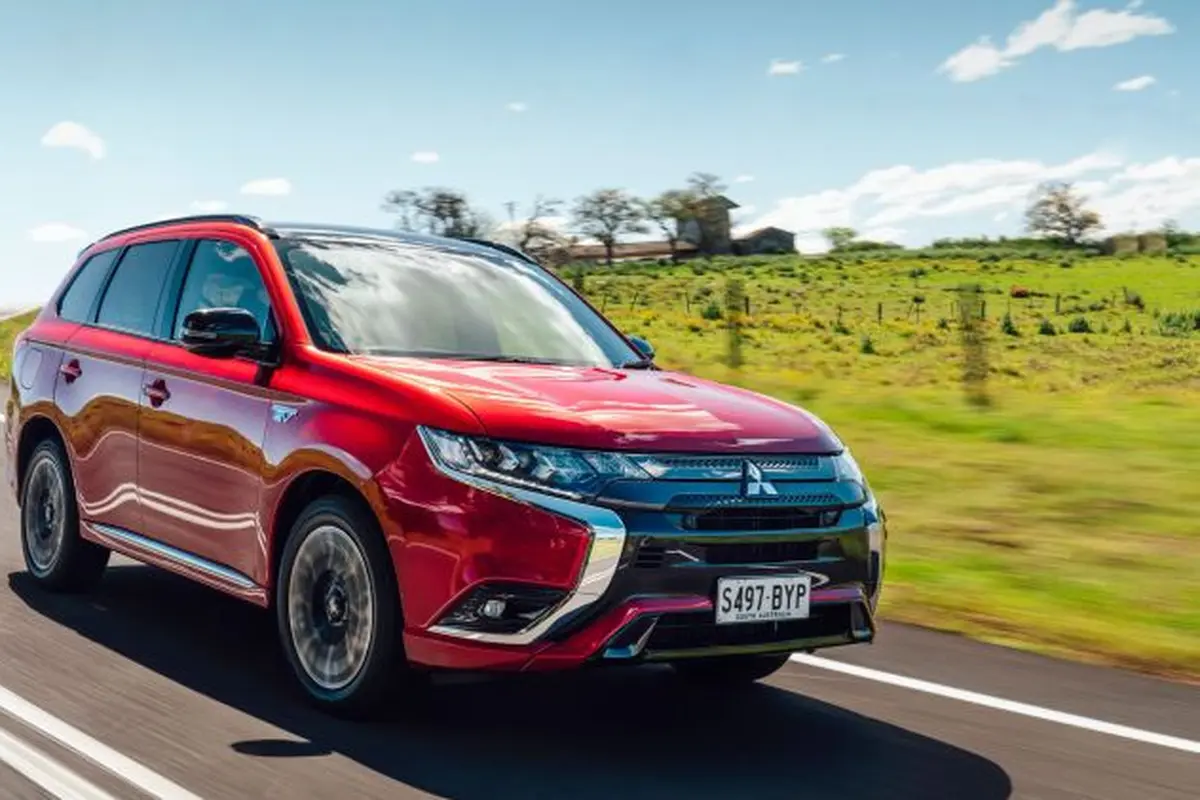 Mitsubishi Berikan Penyegaran Untuk Outlander PHEV (Carscoops)