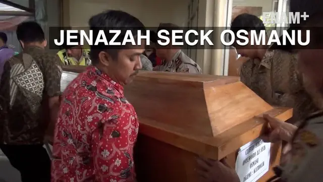 ENAM PLUS: Detik-detik Kedatangan Jenazah Seck Osmanu di Rumah Duka