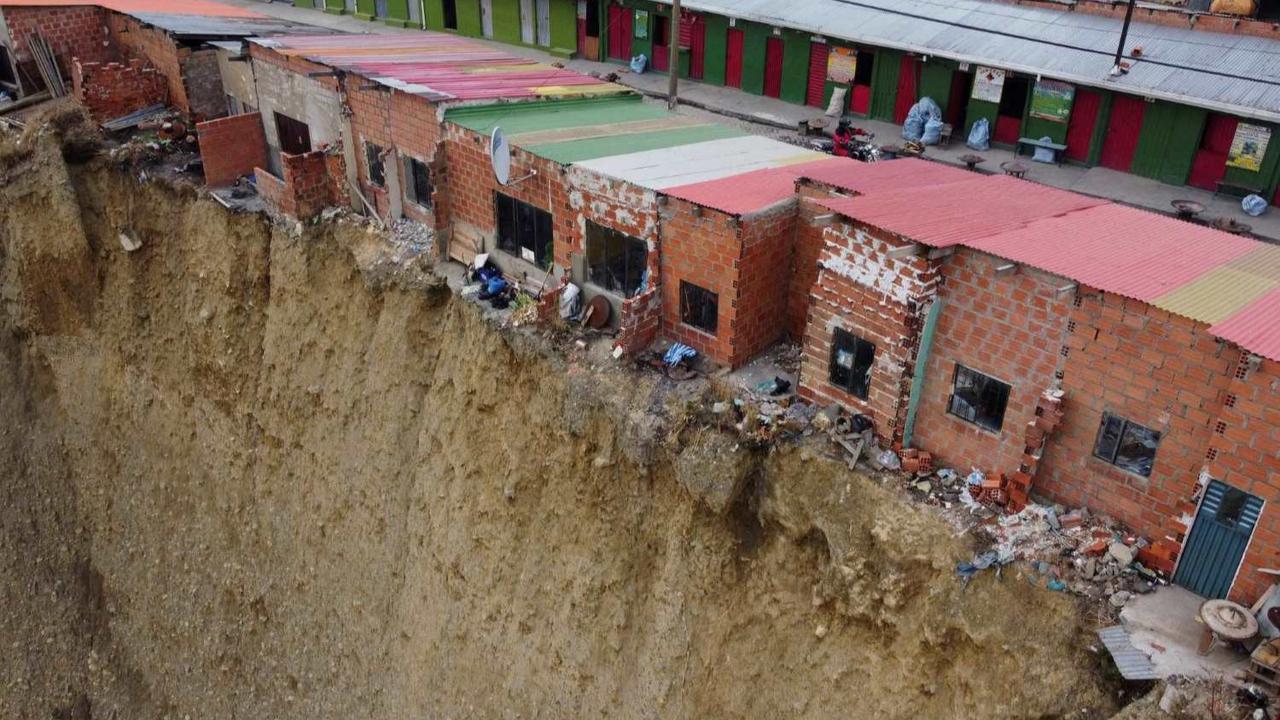 Ngerinya 'Rumah Bunuh Diri' Dihuni Para Dukun Bolivia