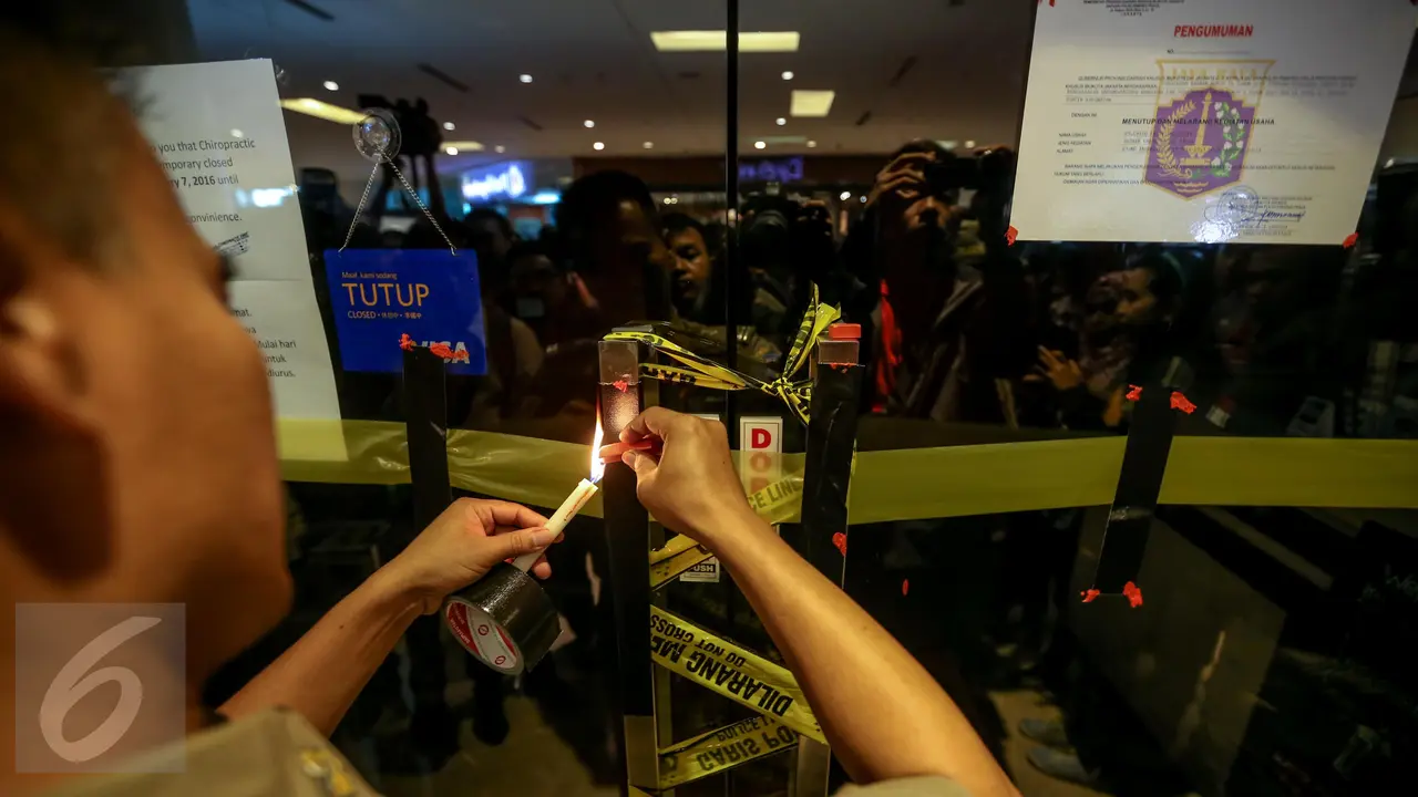 20160113-Didatangi Satpol PP, Klinik Chiropractic First di Grand Indonesia Disegel-Jakarta