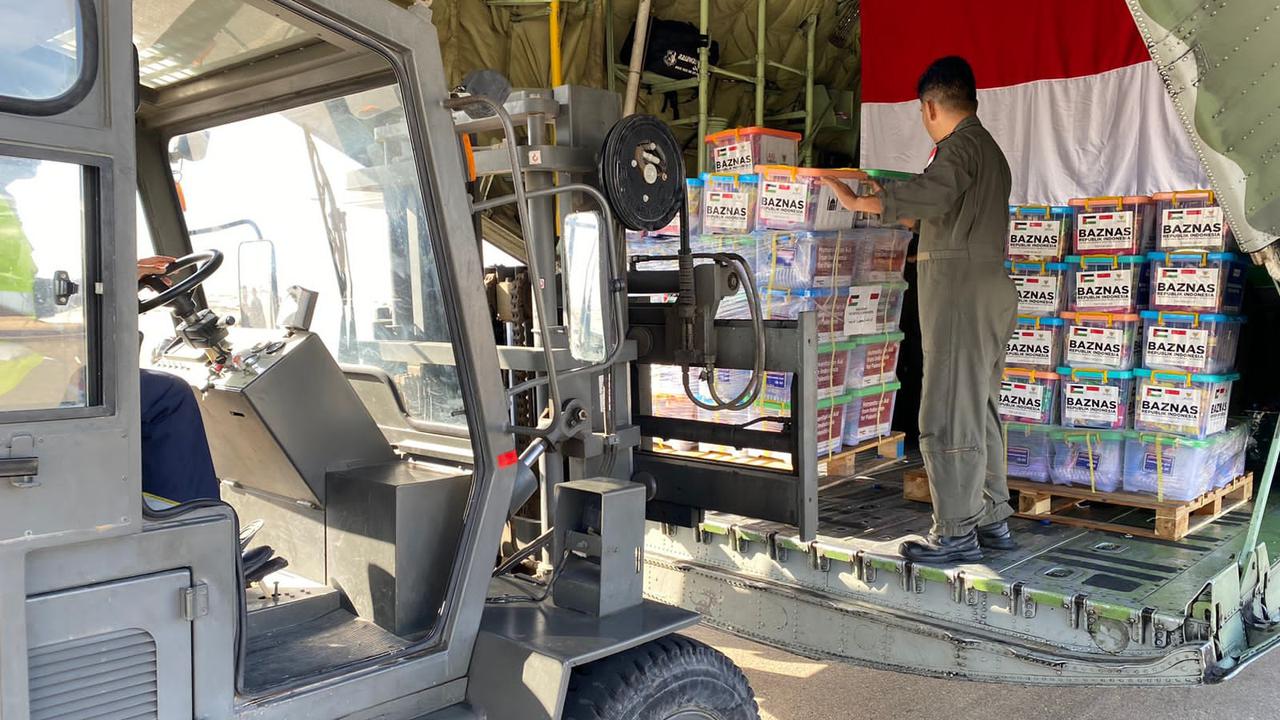 Bantuan kemanusiaan dari Indonesia untuk masyarakat di Gaza, Palestina, telah tiba di Mesir pada Senin (6/11/2023). (Dok: Kementerian Luar Negeri RI)