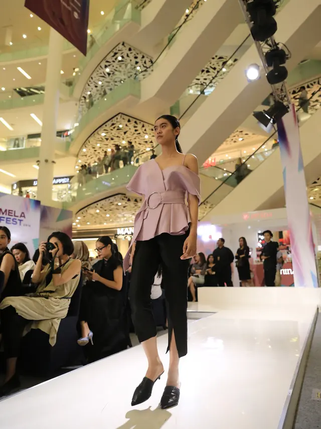 Koleksi Spring/Summer Reves Studio di Fimela Fest 2018