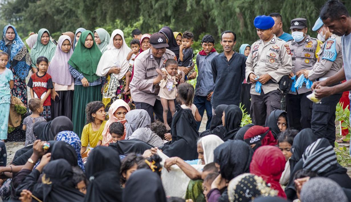 <p>Pejabat tersebut mengatakan, kontingen terbesar dari minoritas Myanmar yang teraniaya akan tiba dalam beberapa bulan ke depan. (Jon S./AFP)</p>