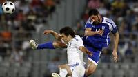Michalis Konstantinou (kanan). (AFP/Aris Messinis)