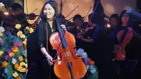 Veronica Tan bakal kembali tampil bermain cello di operet anak. (Screenshot Instagram @veronicatan_official/https://www.instagram.com/p/B2wMOKaA0uP/Putu Elmira)
