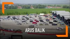 Kepadatan di tol Cipali mulai terlihat berkurang dari malam sebelumnya. Arus lalu lintas di sekitar gardu tol berangsur normal.