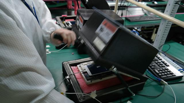 Pabrik smartphone di China
