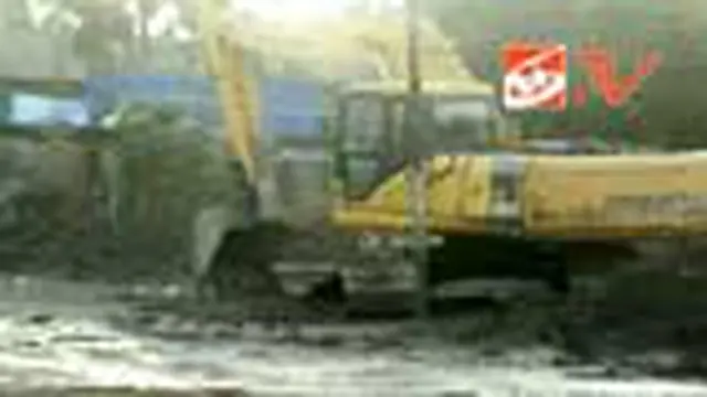 Alat-alat Berat Rusak Diterjang Lahar Dingin