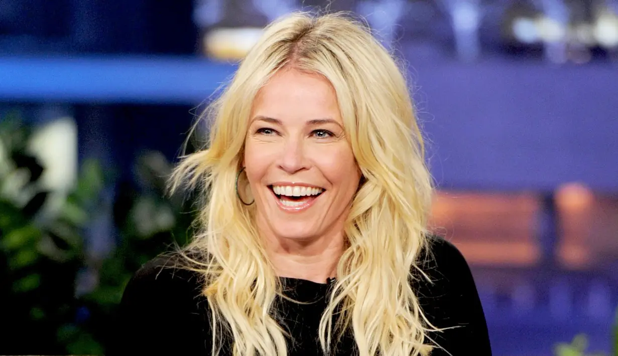 Dilansir dari bestlifeonline.com Chelsea Handler sangat menyukai aplikasi Tinder dan bertemu dengan pria lewat aplikasi tersebut. (Us Weekly)