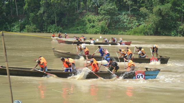 Agenda andalan Festival Perahu Banyumas, balap perahu pasir. (Foto: Liputan6.com/Muhamad Ridlo)