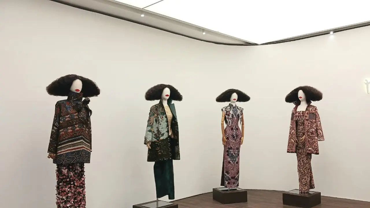 Fashion Installation Nusanova 2.0 "SEKAR JAGAT" karya Ivan Gunawan, di Jakarta. (3/8/2026). (Liputan6.com/Nurri Indah)