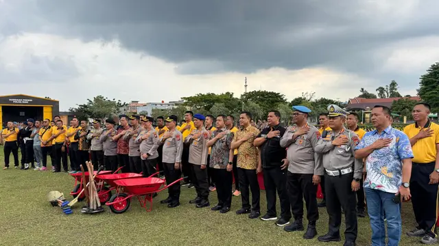 Apel pelepasan bantuan di Lapangan Mapolda Riau dan dipimpin oleh Karo Ops Polda Riau Kombes Ino Harianto (Istimewa)