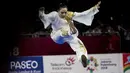 Atlet wushu Indonesia, Lindswell, saat beraksi pada Asian Games di JIExpo, Jakarta, Minggu, (19/8/2018). Sukses mengumpulkan poin tertinggi, atlet cantik ini berpeluang meraih emas dari nomor Taijiquan dan Taijijian. (Bola.com/Vitalis Yogi Trisna)