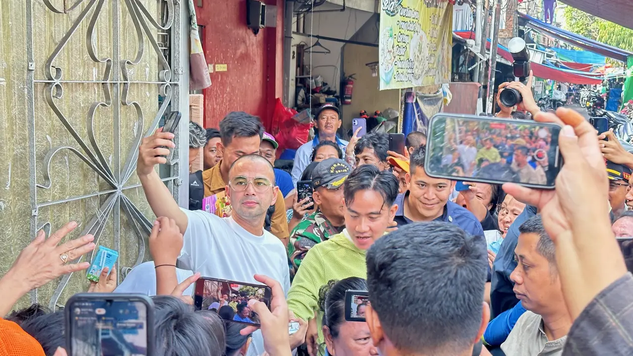 Wakil presiden terpilih periode 2024-2029 Gibran Rakabuming Raka blusukan di Jakarta.