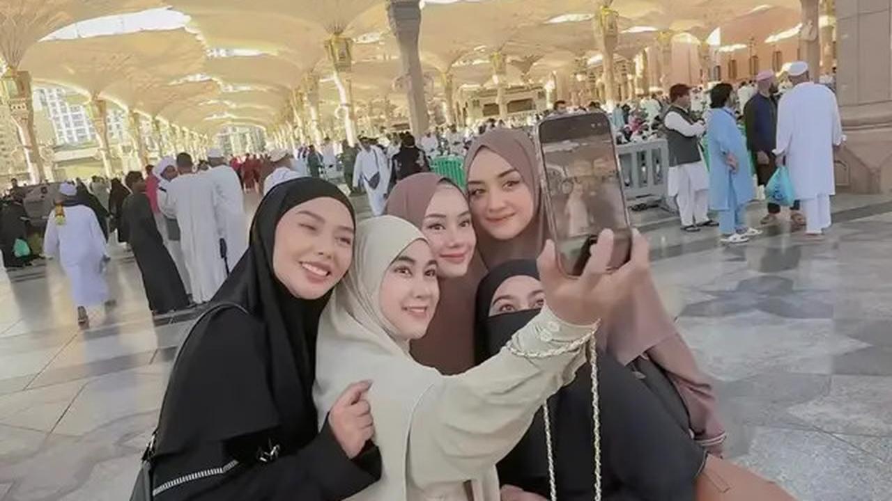 7 Momen Seru Geng Butterfly Kumpul di Madinah, Dinda Hauw Hingga Dara Arafah