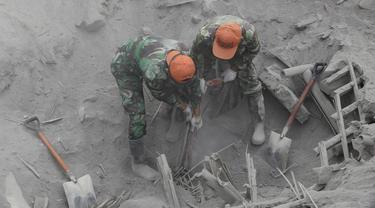 Perjuangan Tim Penyelamat Cari Korban Erupsi Gunung Semeru