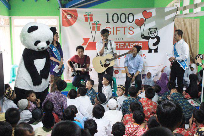 Serunya Program CSR foodpanda Cares: 1000 Gifts for 1000 Hearts | foto: copyright vemale/yuni
