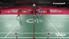 Tunggal putra badminton Indonesia Anthony Sinisuka Ginting melenggang ke babak semi-final setelah tumbangkan wakil Denmark unggulan ketiga, Anders Antonsen, Sabtu (31/7).