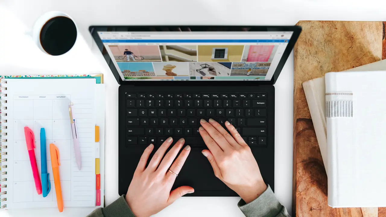 Ilustrasi Laptop