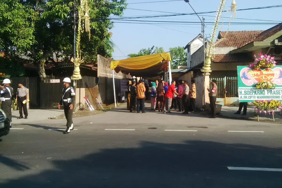 Tamu Mulai Datang ke Rumah Jokowi Jelang Gibran-Selvi Nikah