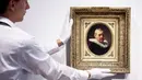 Untuk pusaka keluarga, tidak ada yang lebih baik daripada sepasang potret Rembrandt yang telah dilupakan dunia selama 200 tahun. (Kenzo TRIBOUILLARD / AFP)