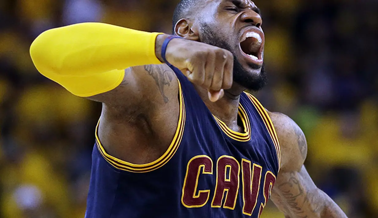 Ekspresi LeBron James dari Cleveland Cavaliers ketika berhasil mengantarkan timnya meraih kemenangan atas Golden State Warriors di final basket NBA. (AP/Ben Margot)