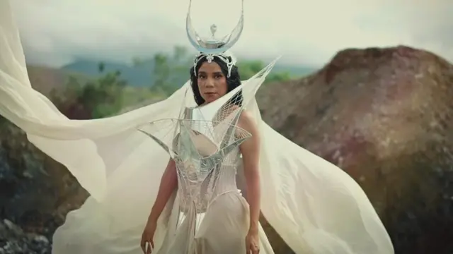 Nowela seperti ratu di single Runnin