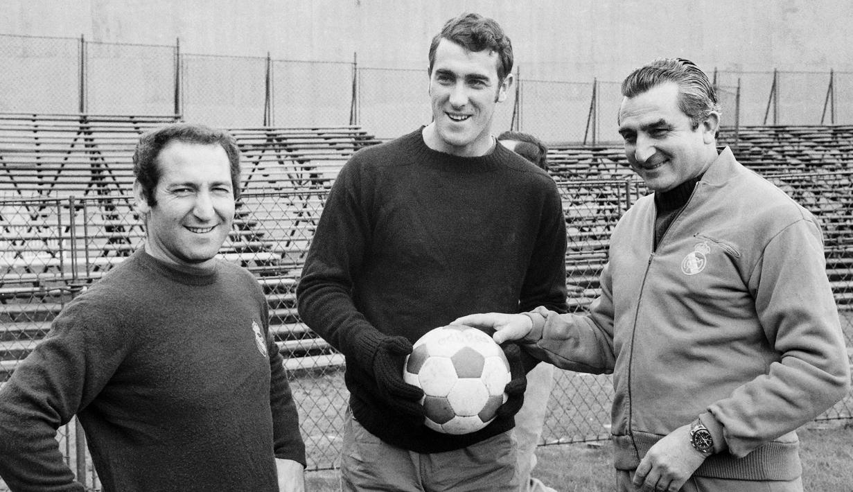 <p>Miguel Munoz (kanan). Pelatih yang wafat pada 16 Juli 1990 di usia 68 tahun ini merupakan anggota skuat Real Madrid saat ditangani Jose Villalonga. Saat menjadi pelatih, Real Madrid ditanganinya selama 14 tahun mulai 1960 hingga 1974. Ia berhasil mempersembahkan dua trofi Liga Champions pada musim 1959/1960 dan 1965/1966 dari empat kesempatan tampil di final. Dua kekalahannya di final terjadi pada musim 1961/1962 dan 1963/1964. (AFP)</p>