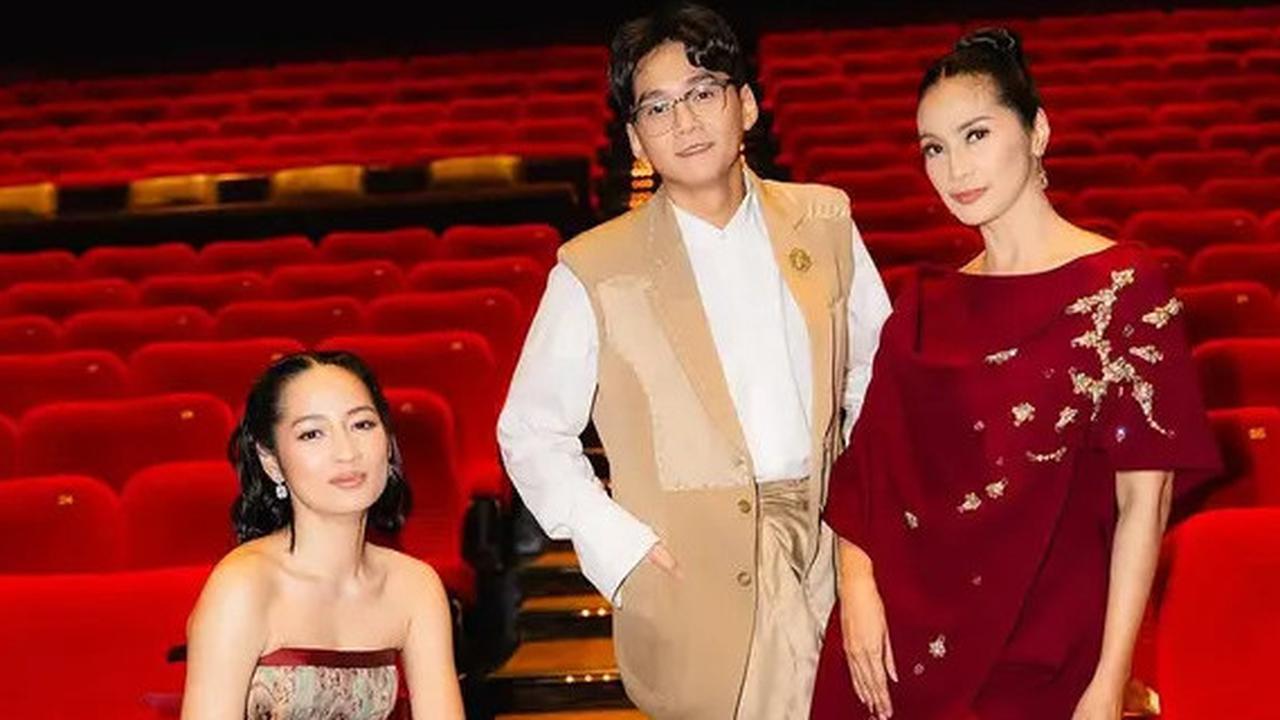 Potret Menawan Para Pemain Film '1 Kakak 7 Ponakan' dalam Balutan Gaun dan Jas Mewah di Gala Premier