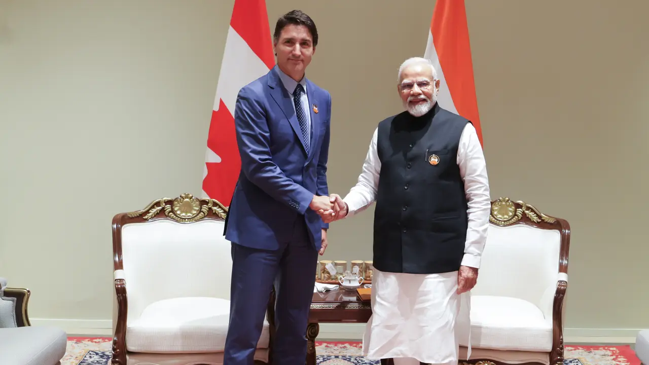 Perdana Menteri Kanada Justin Trudeau dan Perdana Menteri India Narendra Modi di sela-sela KTT G20 di New Delhi, India. (Twitter/@narendramodi)